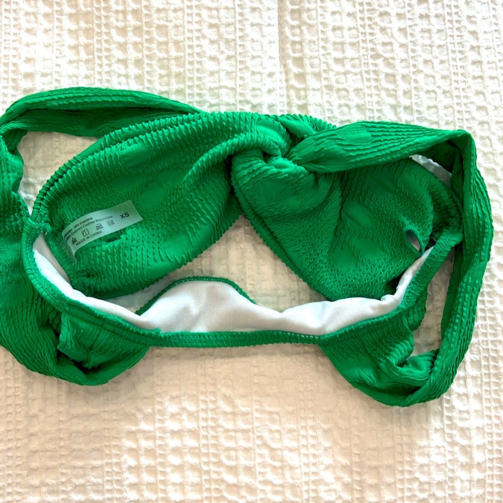 💚✨Cutest Kelly Green Bikini Set! - XS - Preppy! High waisted, cross over top✨💚 - Picture 9 of 10